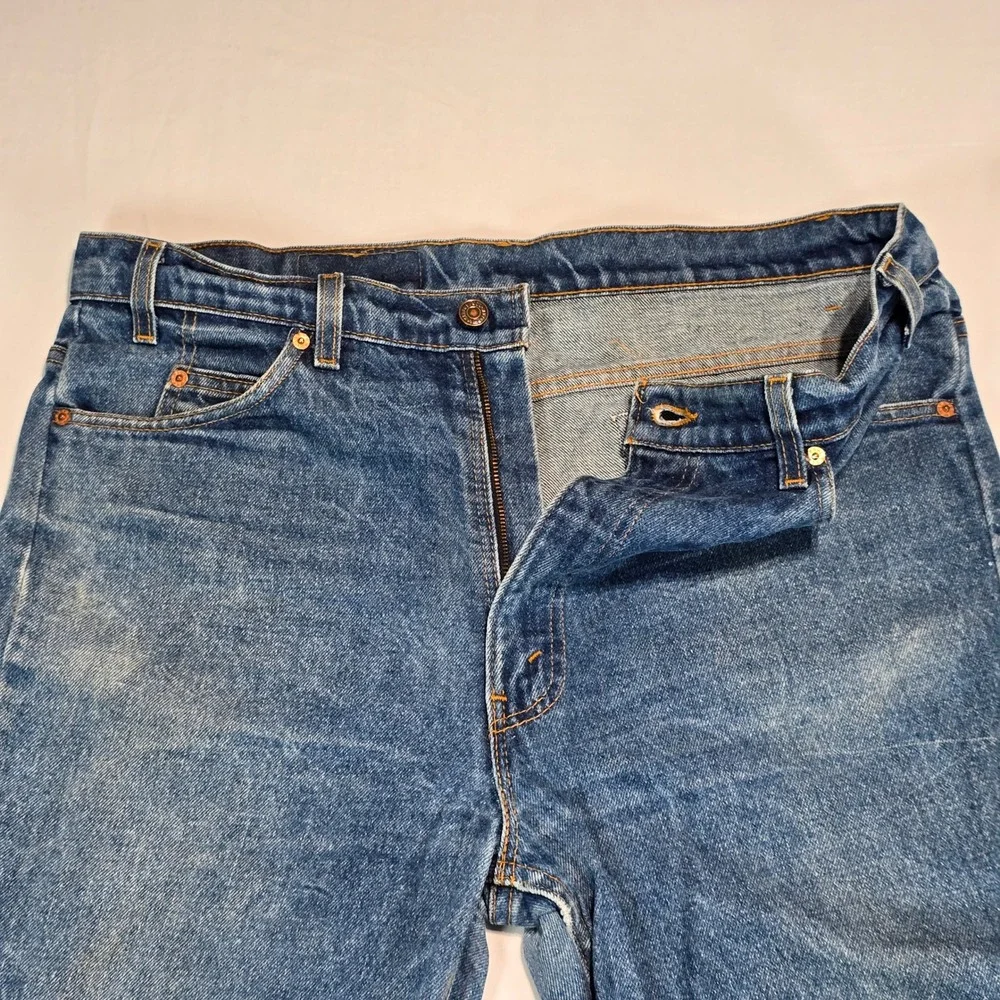 Vintage Levis 505 Mens Straight Leg Jeans Medium Wash Blue Denim 37x32‎ Zip Fly